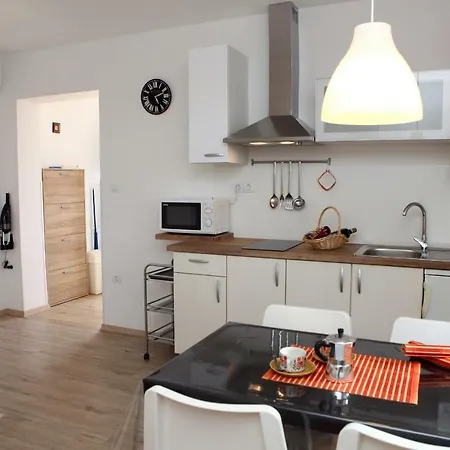아파트 Fully Furnished Studio A/c Wifi Map 포르토로즈